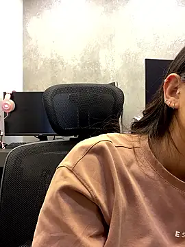 Snapshot of Hana-Parker chatting on 05-15-26, 09:00 Hana-Parker online show from 05-15-26, 09:00