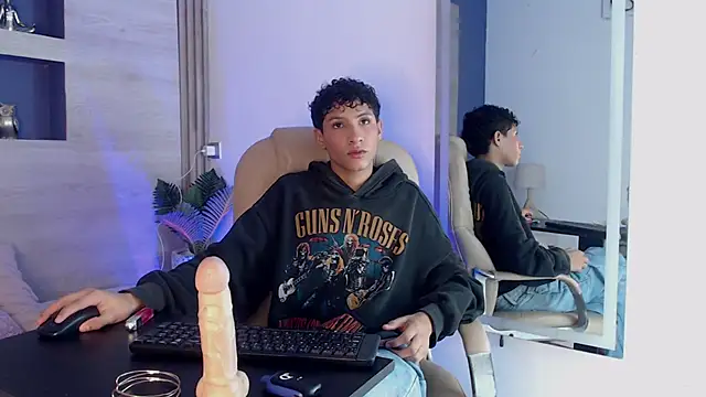 Velvet An online show from 04-25-26, 03:42