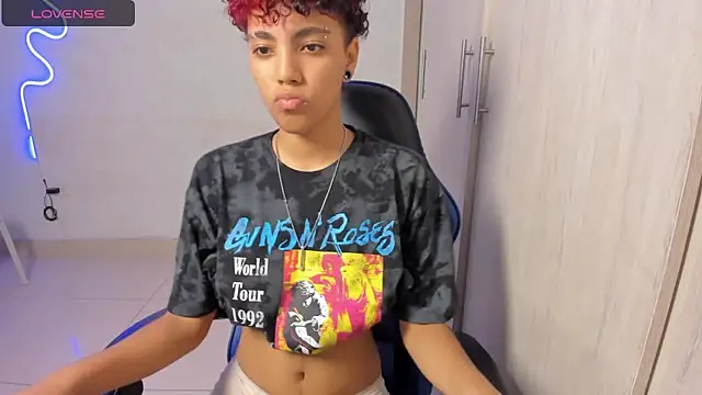 Snapshot of axel_luxxx chatting on 04-15-26, 02:24 axel luxxx online show from 04-15-26, 02:24