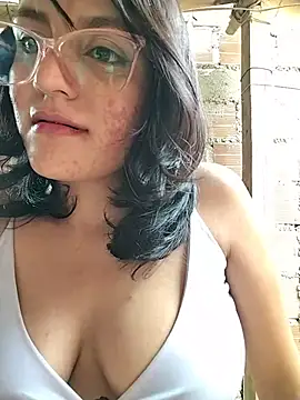 Snapshot of sienna_elara chatting on 06-03-26, 02:33 sienna elara online show from 06-03-26, 02:33