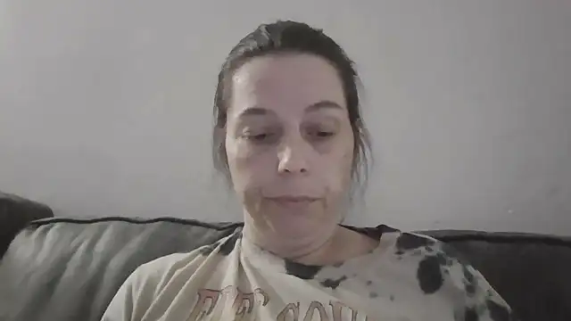 lily1982 online show from 04-24-26, 01:19