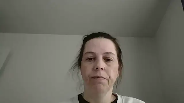 Snapshot of lily1982 chatting on 05-02-26, 10:48 lily1982 online show from 05-02-26, 10:48