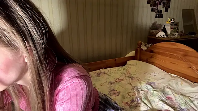 Snapshot of BambiBlush chatting on 04-14-26, 02:34 BambiBlush online show from 04-14-26, 02:34