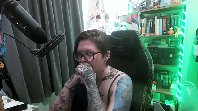 CaptivatedTate online show from 04-09-26, 02:22