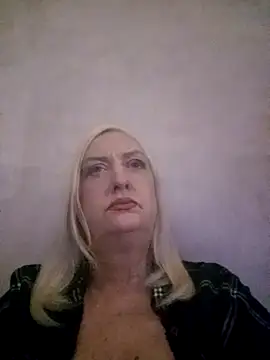 Snapshot of Julia20X chatting on 04-08-26, 06:41 Julia20X online show from 04-08-26, 06:41