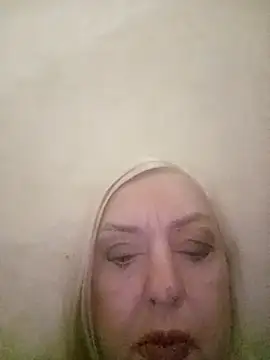 Snapshot of Julia20X chatting on 04-12-26, 04:23 Julia20X online show from 04-12-26, 04:23