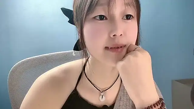 Snapshot of Xiaoqing00 chatting on 05-02-26, 03:22 Xiaoqing00 online show from 05-02-26, 03:22