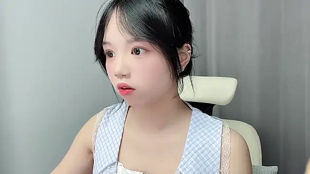 Snapshot of Xiaoqing00 chatting on 05-14-26, 03:02 Xiaoqing00 online show from 05-14-26, 03:02