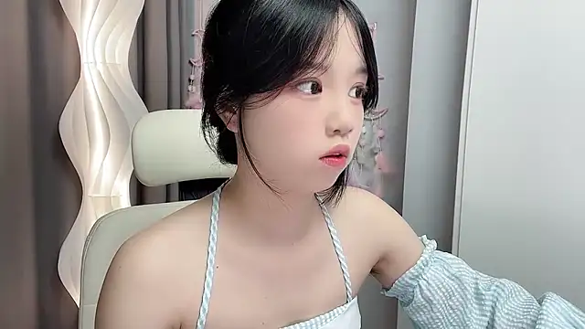 Snapshot of Xiaoqing00 chatting on 05-22-26, 03:24 Xiaoqing00 online show from 05-22-26, 03:24
