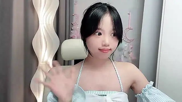 Snapshot of Xiaoqing00 chatting on 05-22-26, 03:28 Xiaoqing00 online show from 05-22-26, 03:28