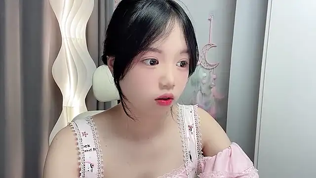 Snapshot of Xiaoqing00 chatting on 05-25-26, 05:24 Xiaoqing00 online show from 05-25-26, 05:24