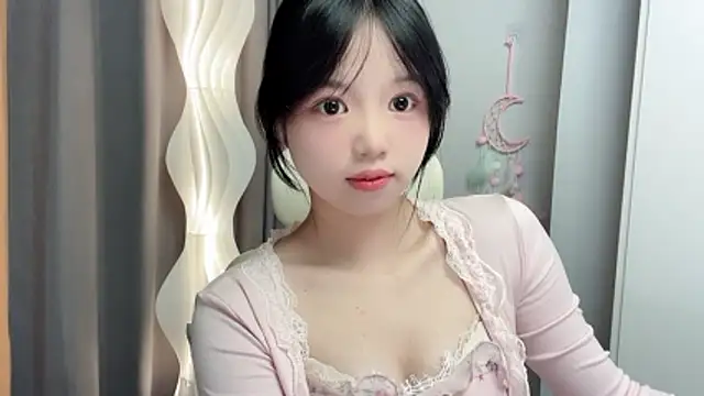 Snapshot of Xiaoqing00 chatting on 05-28-26, 05:05 Xiaoqing00 online show from 05-28-26, 05:05