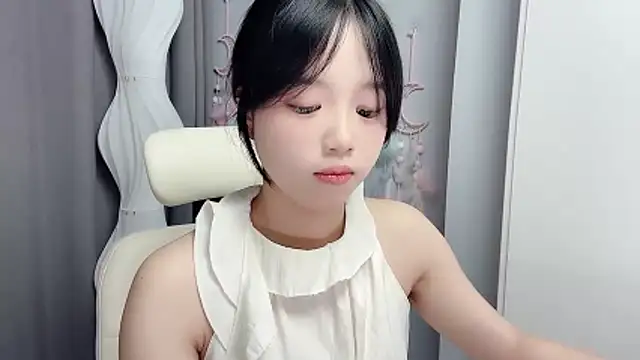 Snapshot of Xiaoqing00 chatting on 06-02-26, 04:36 Xiaoqing00 online show from 06-02-26, 04:36