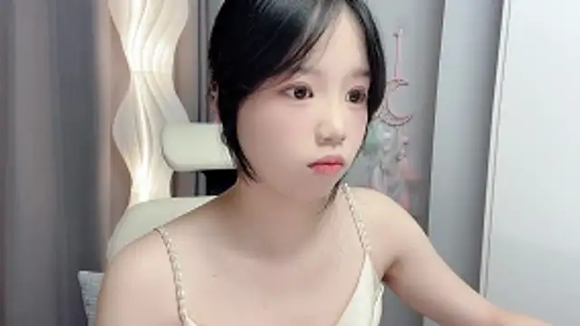 Snapshot of Xiaoqing00 chatting on 06-03-26, 05:21 Xiaoqing00 online show from 06-03-26, 05:21