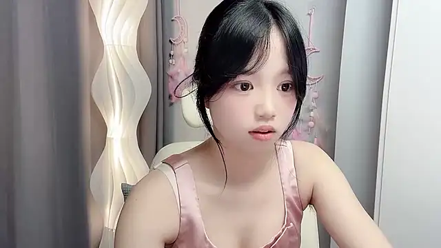 Snapshot of Xiaoqing00 chatting on 06-05-26, 06:52 Xiaoqing00 online show from 06-05-26, 06:52