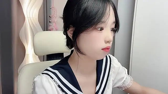 Snapshot of Xiaoqing00 chatting on 06-10-26, 05:39 Xiaoqing00 online show from 06-10-26, 05:39