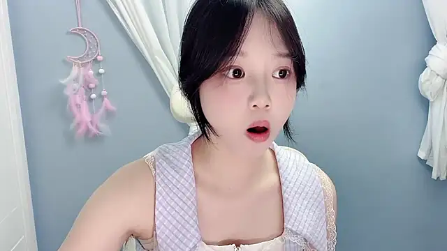 Snapshot of Xiaoqing00 chatting on 06-18-26, 10:52 Xiaoqing00 online show from 06-18-26, 10:52