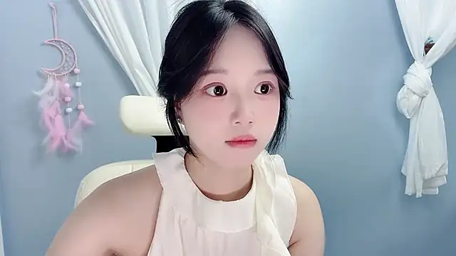 Snapshot of Xiaoqing00 chatting on 06-19-26, 05:56 Xiaoqing00 online show from 06-19-26, 05:56