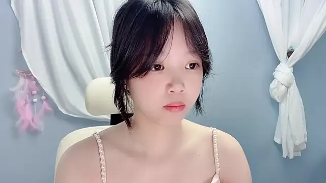 Snapshot of Xiaoqing00 chatting on 06-23-26, 05:05 Xiaoqing00 online show from 06-23-26, 05:05