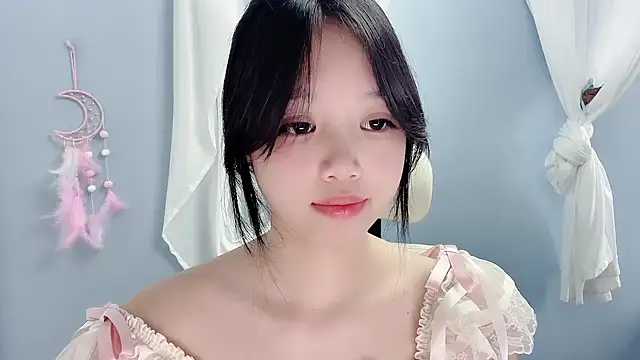 Snapshot of Xiaoqing00 chatting on 06-27-26, 04:39 Xiaoqing00 online show from 06-27-26, 04:39