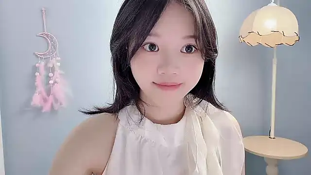 Snapshot of Xiaoqing00 chatting on 07-13-26, 04:04 Xiaoqing00 online show from 07-13-26, 04:04