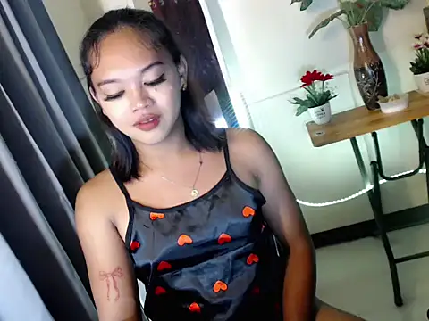 Snapshot of naomi_scarlet chatting on 04-14-26, 04:24 naomi scarlet online show from 04-14-26, 04:24