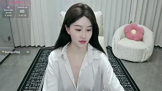 Snapshot of LUNYI-CC chatting on 06-30-26, 02:18 LUNYI-CC online show from 06-30-26, 02:18