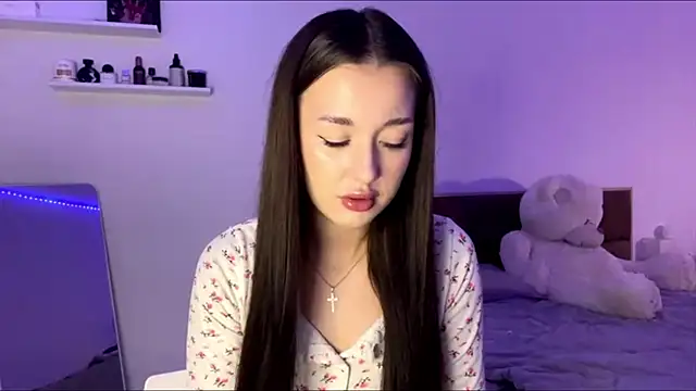 Snapshot of SophieLaine chatting on 06-18-26, 05:17 SophieLaine online show from 06-18-26, 05:17
