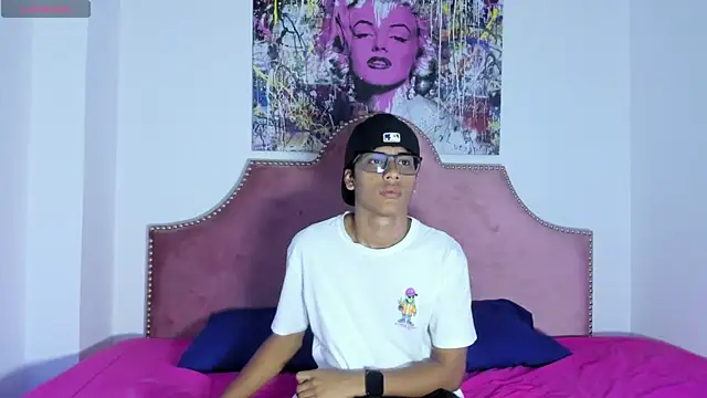 LiamKron online show from 04-10-26, 11:37