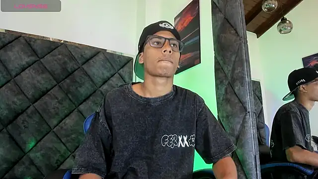 Snapshot of LiamKron chatting on 07-11-26, 10:51 LiamKron online show from 07-11-26, 10:51