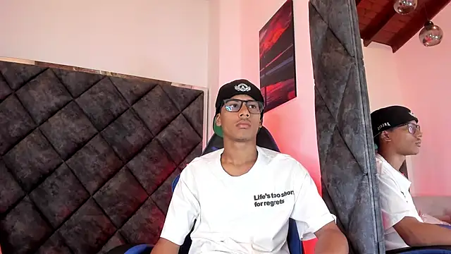 Snapshot of LiamKron chatting on 07-12-26, 11:34 LiamKron online show from 07-12-26, 11:34