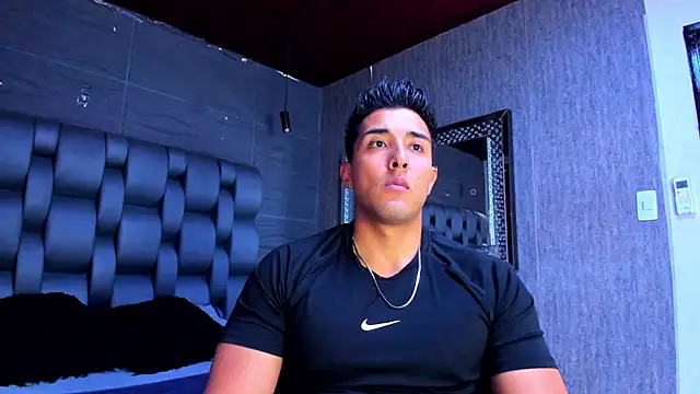 Snapshot of alangreek1 chatting on 04-19-26, 08:33 alangreek1 online show from 04-19-26, 08:33