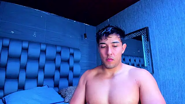 Snapshot of alangreek1 chatting on 04-25-26, 12:35 alangreek1 online show from 04-25-26, 12:35