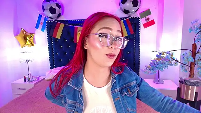 Snapshot of Amelie_adams chatting on 06-15-26, 11:12 Amelie adams online show from 06-15-26, 11:12