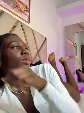 Snapshot of Zoe_Ravenn chatting on 05-23-26, 03:12 Zoe Ravenn online show from 05-23-26, 03:12