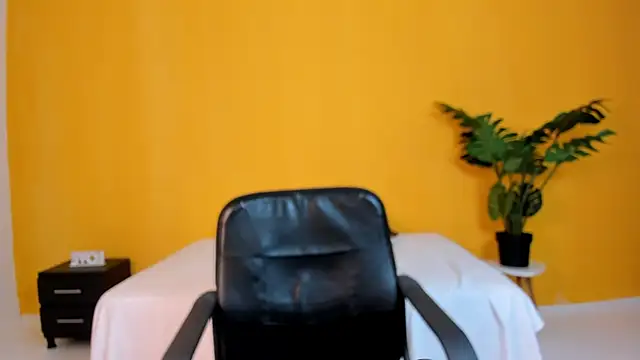 Snapshot of arianarousee chatting on 04-29-26, 06:14 arianarousee online show from 04-29-26, 06:14