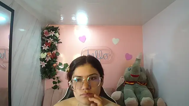 Snapshot of Scarlett_jhonson_ch chatting on 04-15-26, 12:56 Scarlett jhonson ch online show from 04-15-26, 12:56