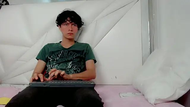 Snapshot of Shirowitheb chatting on 04-09-26, 01:16 Shirowitheb online show from 04-09-26, 01:16