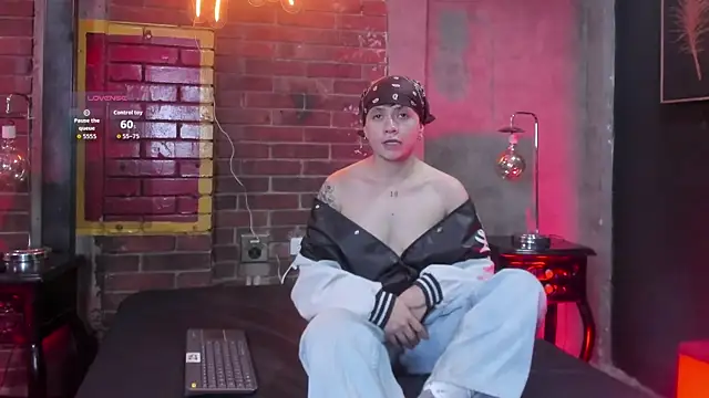 Snapshot of MissaelRossi chatting on 04-10-26, 08:35 MissaelRossi online show from 04-10-26, 08:35