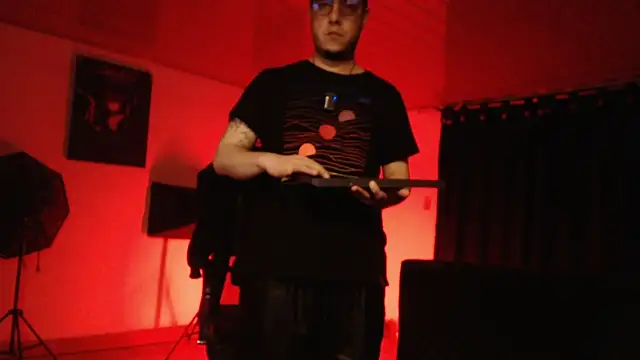 Snapshot of markswitch__ chatting on 04-09-26, 02:22 markswitch online show from 04-09-26, 02:22