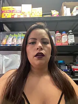 Snapshot of MIA_ROSSEEE chatting on 06-16-26, 08:00 MIA ROSSEEE online show from 06-16-26, 08:00