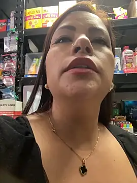 Snapshot of MIA_ROSSEEE chatting on 06-19-26, 02:43 MIA ROSSEEE online show from 06-19-26, 02:43