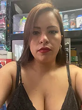 Snapshot of MIA_ROSSEEE chatting on 07-31-26, 03:00 MIA ROSSEEE online show from 07-31-26, 03:00