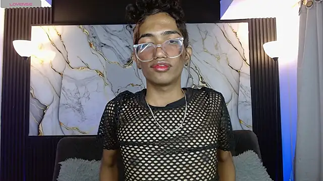 Snapshot of triiangel_latinboy chatting on 04-24-26, 01:19 triiangel latinboy online show from 04-24-26, 01:19