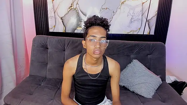 Snapshot of triiangel_latinboy chatting on 05-22-26, 12:44 triiangel latinboy online show from 05-22-26, 12:44