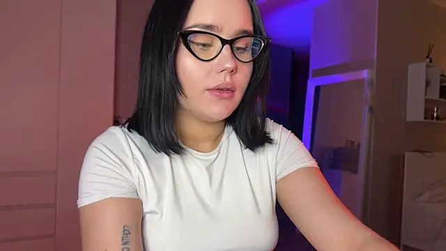 Snapshot of lola_raze chatting on 05-21-26, 10:17 lola raze online show from 05-21-26, 10:17