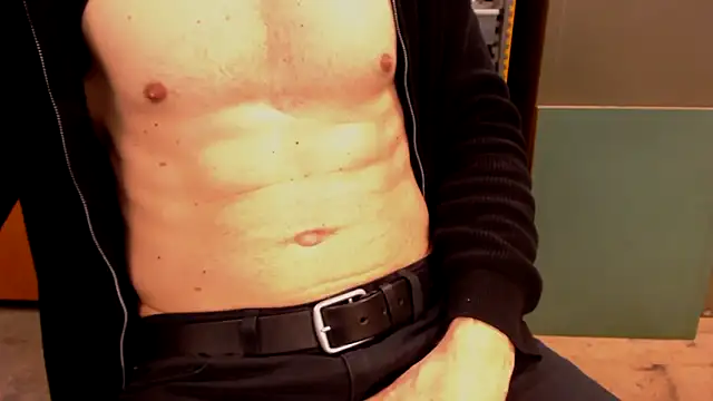 Blackandblue2000 online show from 04-15-26, 07:26