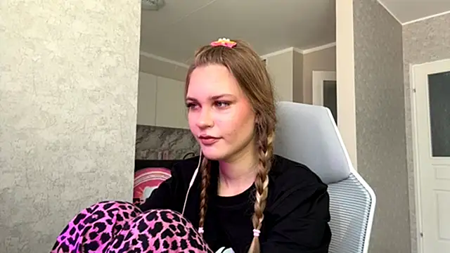 AmandaPinson online show from 04-12-26, 10:09