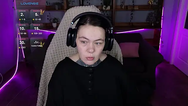 QwertyAnnie Lbo online show from 04-10-26, 01:33