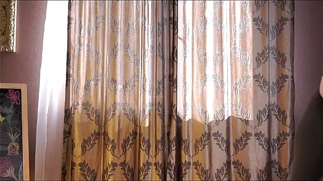 Snapshot of NicolWimett chatting on 04-15-26, 06:53 NicolWimett online show from 04-15-26, 06:53